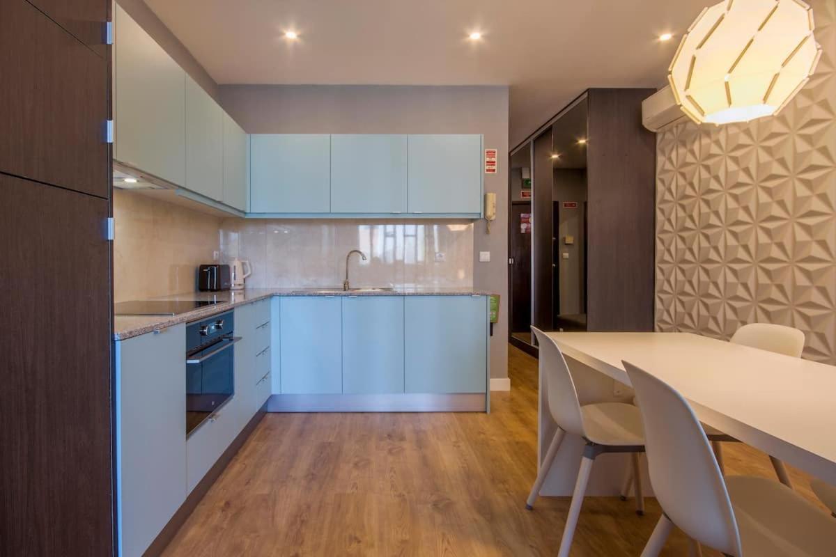 408 Gale Center Apartamento Wi-Fi, Estacionamento Порту Экстерьер фото